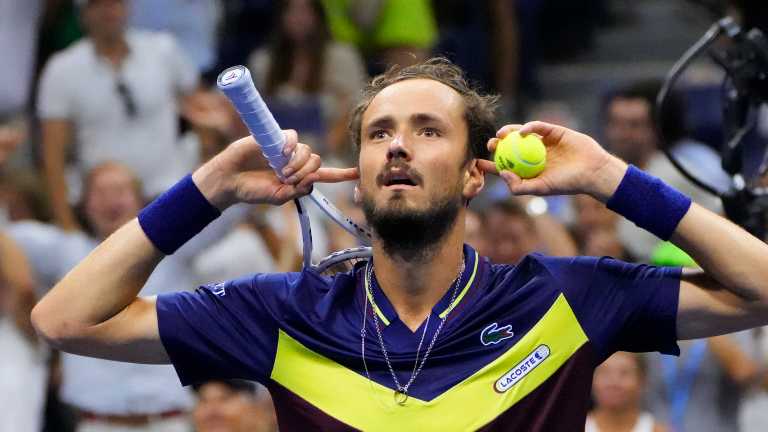 Daniil Medvedev completes comeback against Emil Ruusuvuori to reach