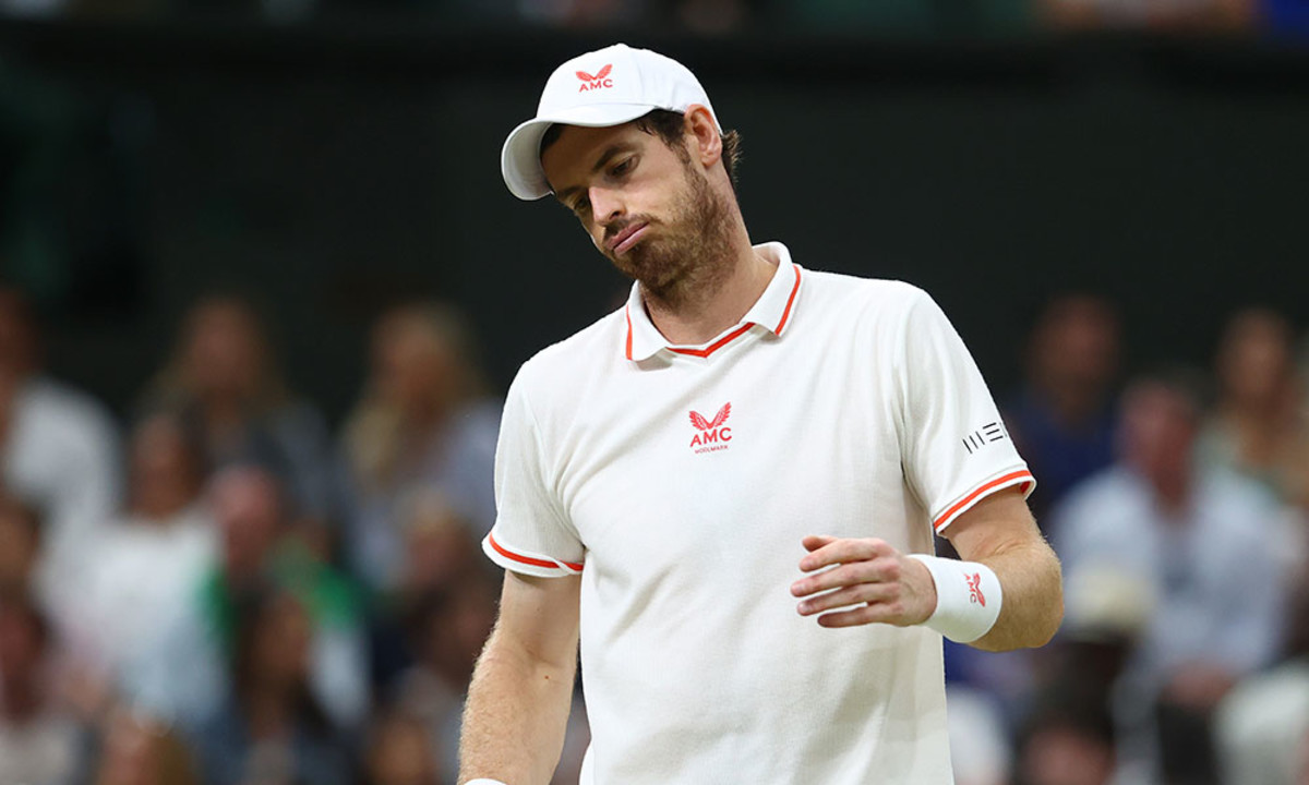 Andy Murray deflated at Wimbledon