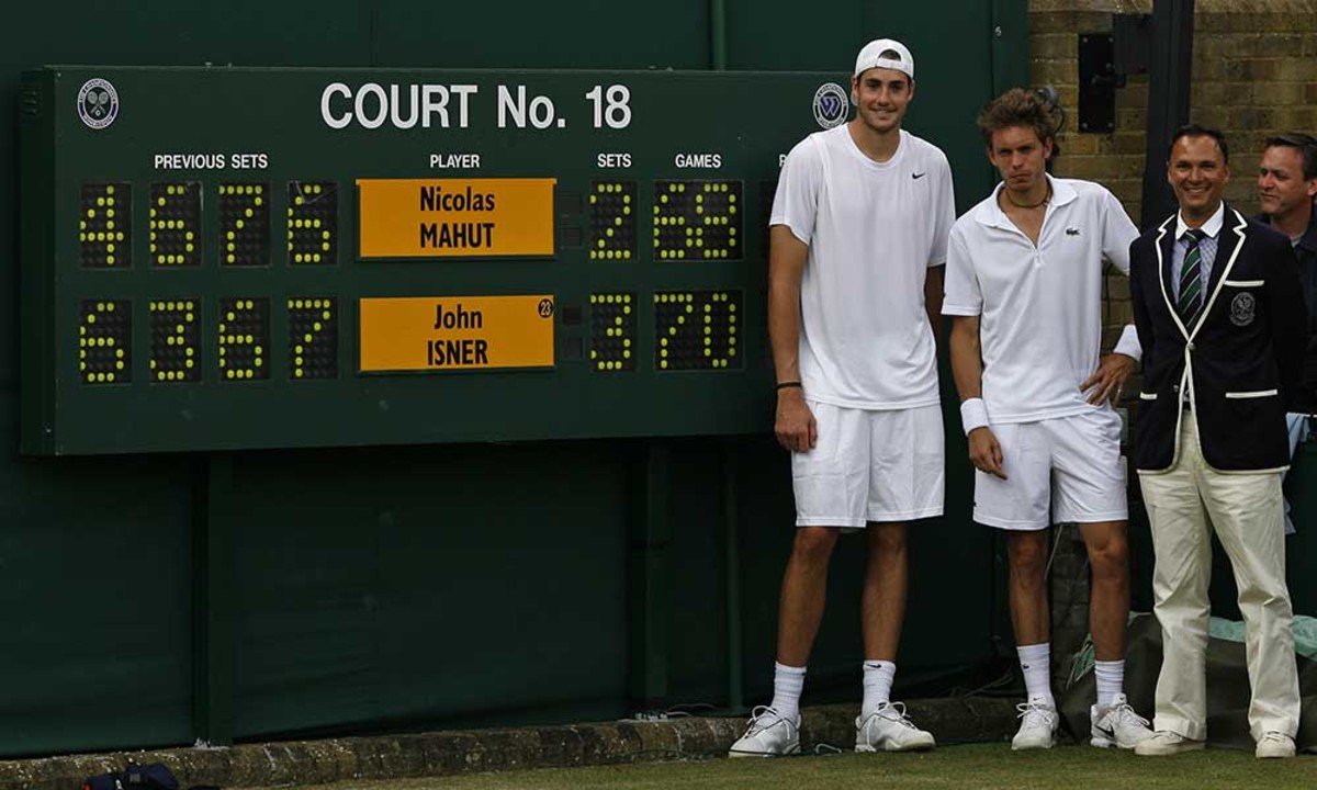 John Isner and Nicolas Mahut with Wimbledon scoreboard