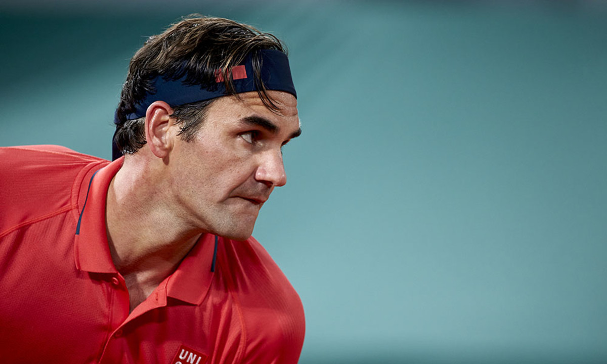 Roger Federer looks on French Open